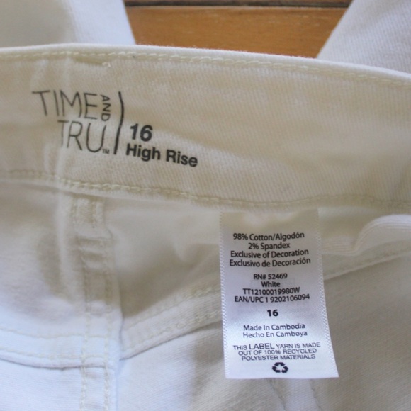 Time & Tru Plus Size 16 White High Rise Bermuda Jean Shorts Raw Hem Preowned - Picture 8 of 8